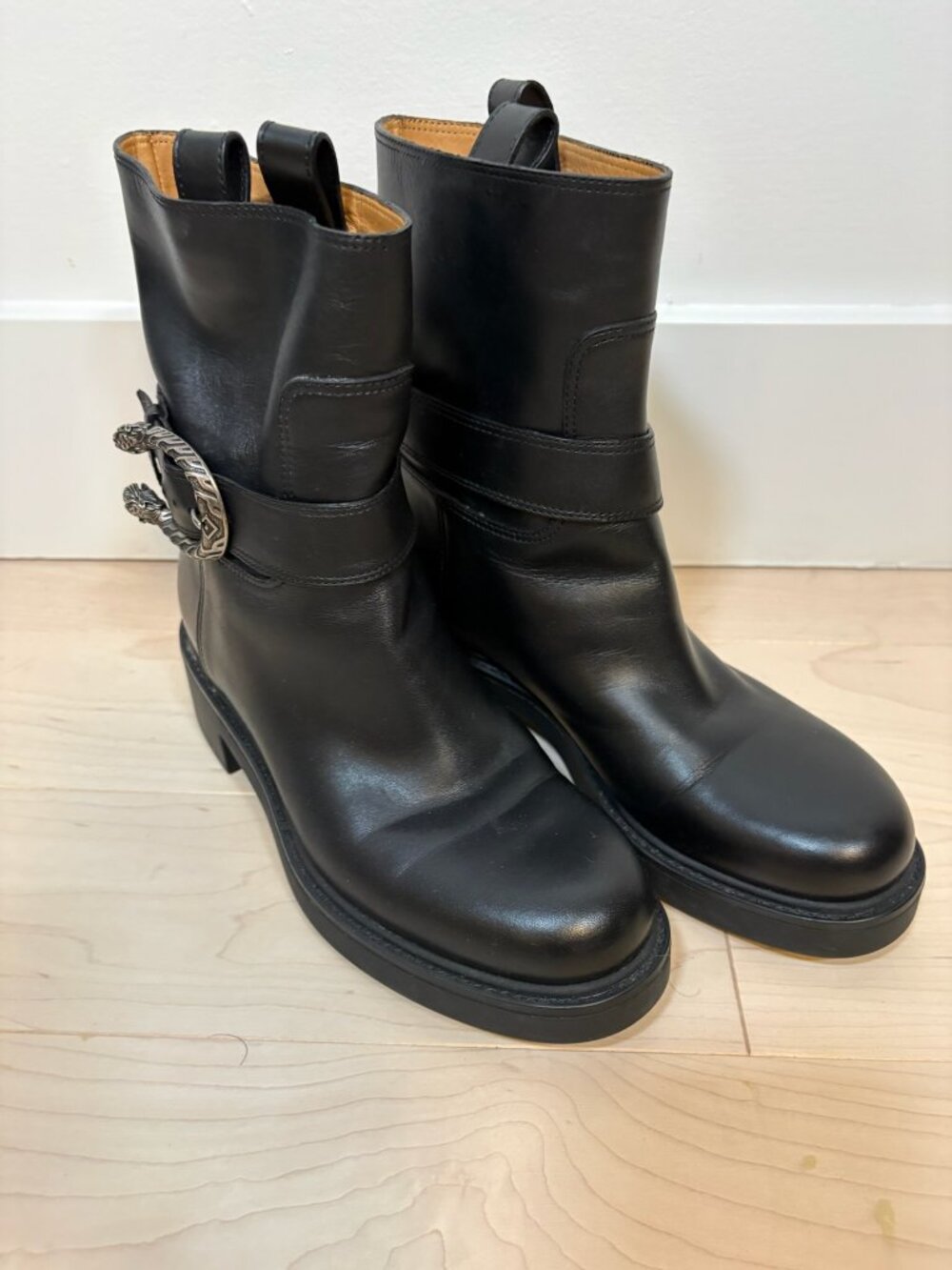 #S1  Gucci Black Boots
